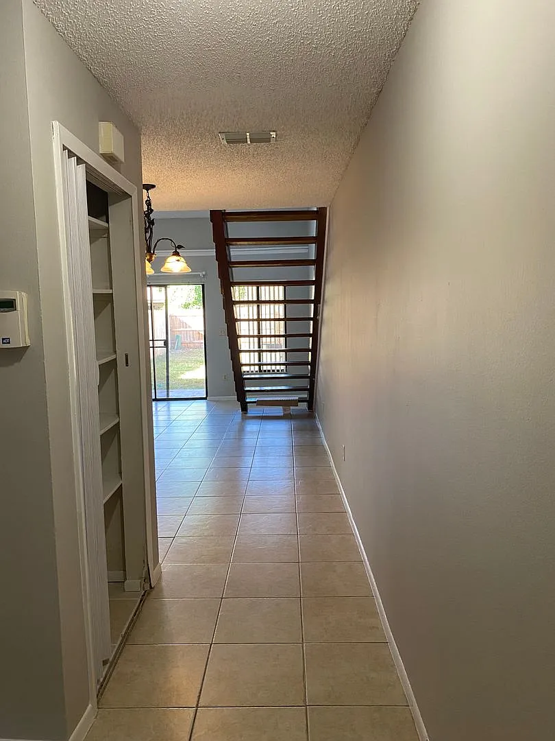 2 bedroom + loft, 2 bathroom townhome near UCF — Photo 2