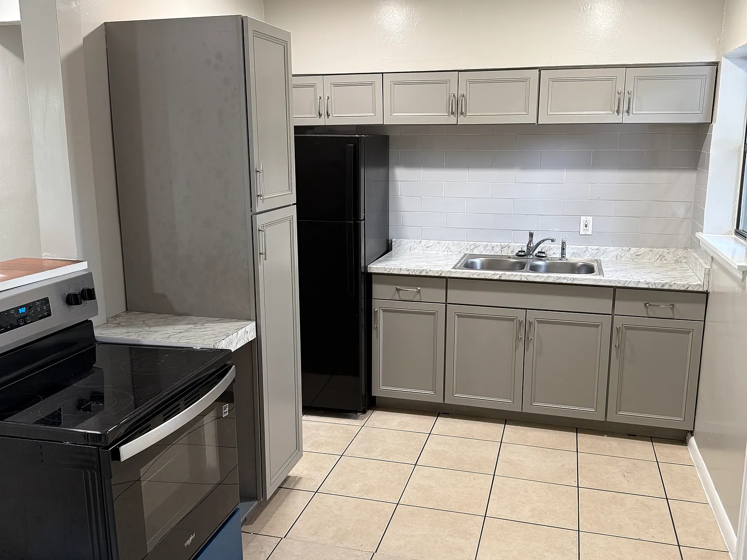 3 bed, 962 sqft, $2,495 — Photo 4