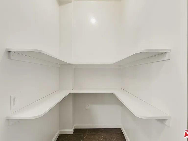 726 S Dunsmuir Ave — Photo 24