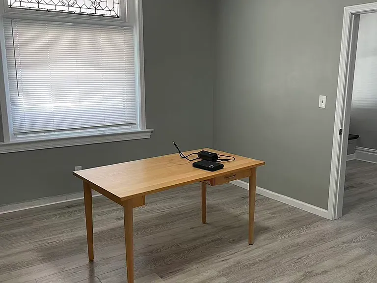 912 Adelaide St #1 — Photo 3