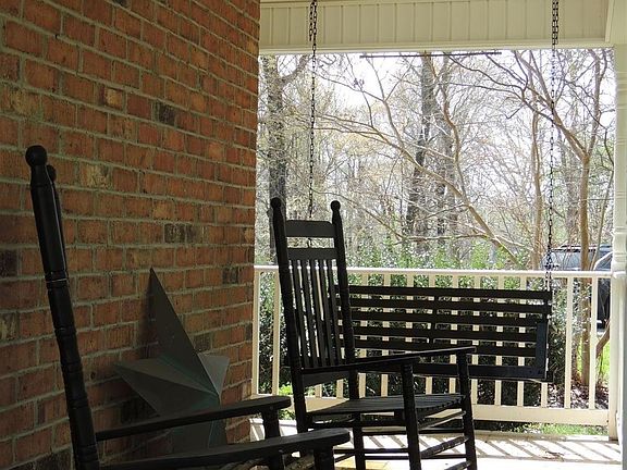 5th image of 1180 Jennings Dr