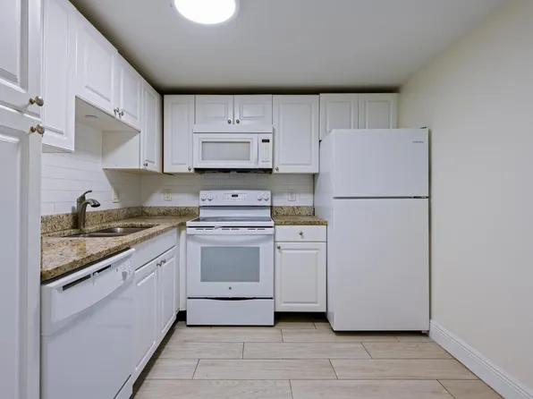 1505 Crescent Cir APT A8, Lake Park, FL 33403