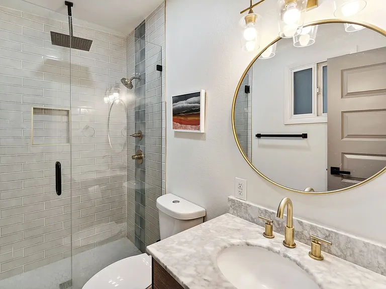 1249 E Bishop Dr — Photo 8