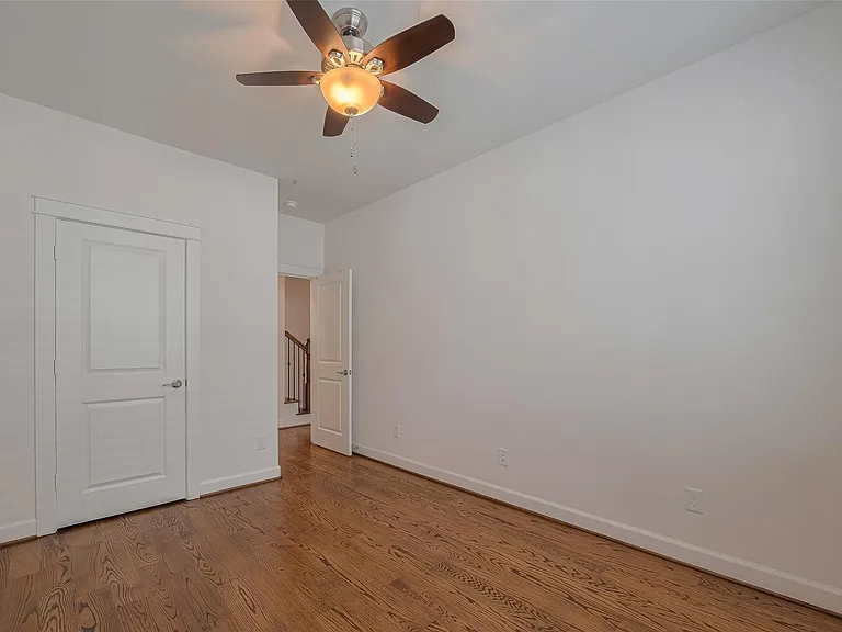 854 W 20th St — Photo 25