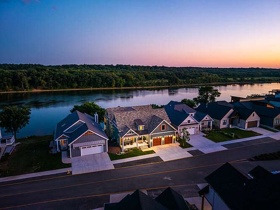 4th image of 303 Leeward Way