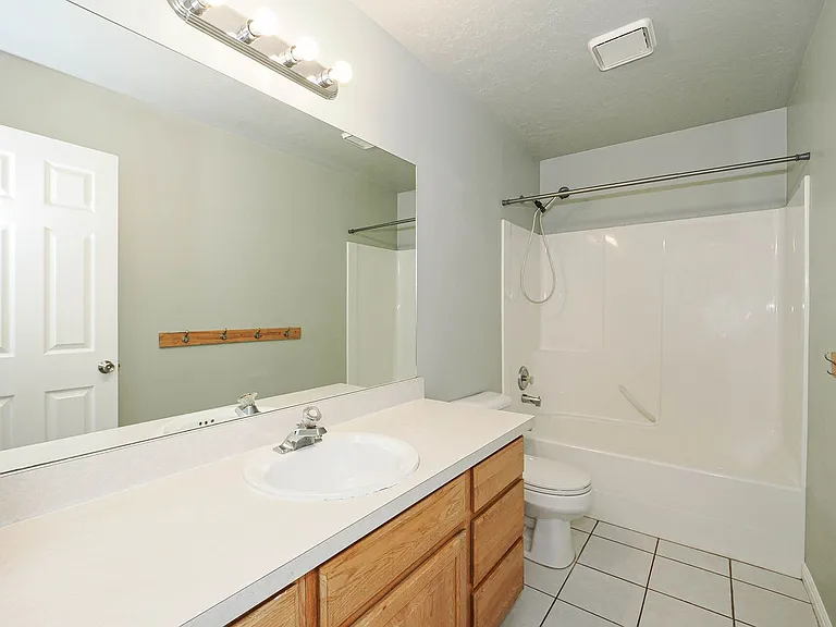 537 N 400 W — Photo 20