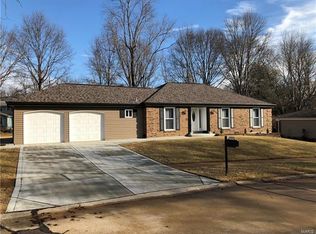 703 Shallowford Dr, Ballwin, MO 63021