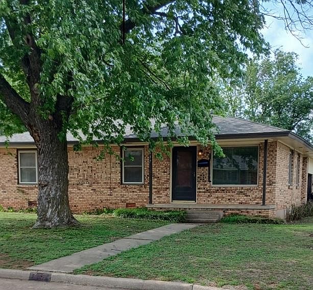 1st image of 837 S Stahl Dr
