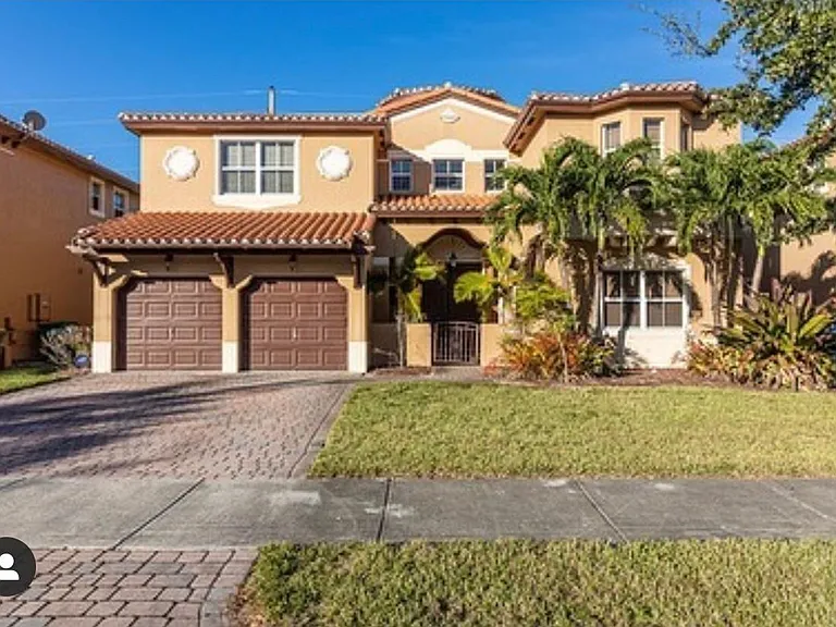 2700 SW 156th Pl — Photo 3