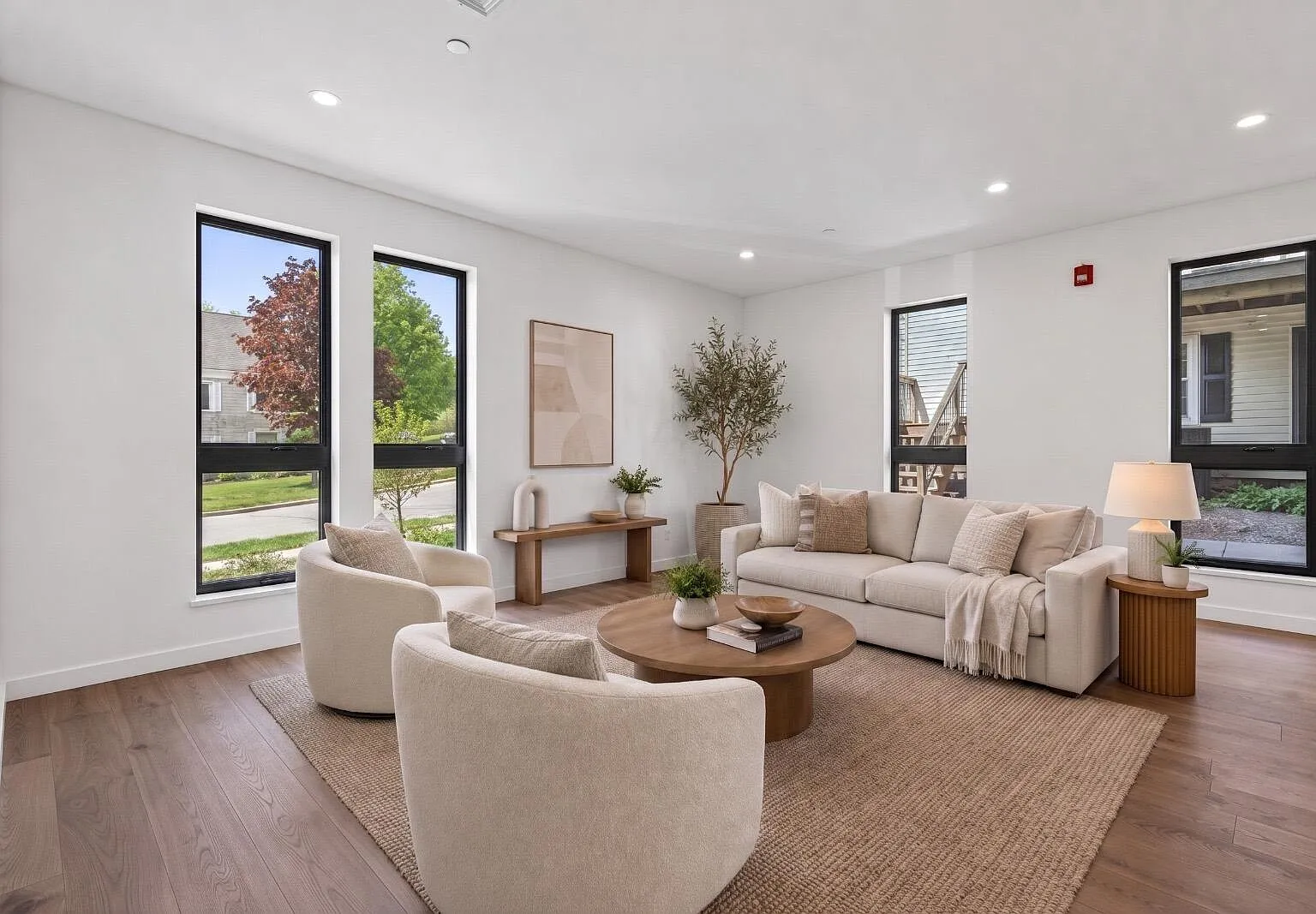 2 bed, 1001 sqft, $4,500 — Photo 3