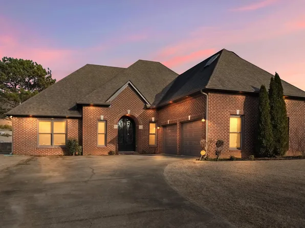 8049 Lizmore Ln, Pinson, AL 35126