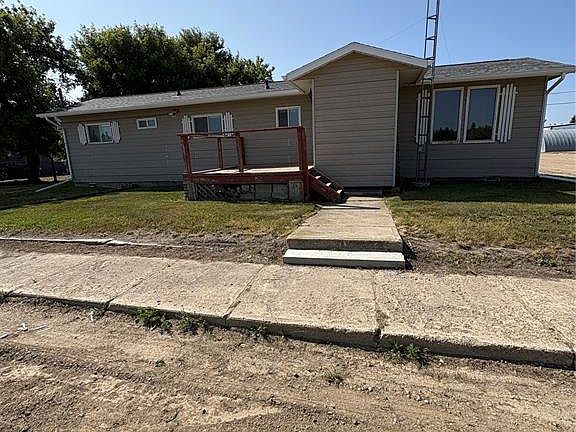 2nd image of 148 Railway AVENUE
