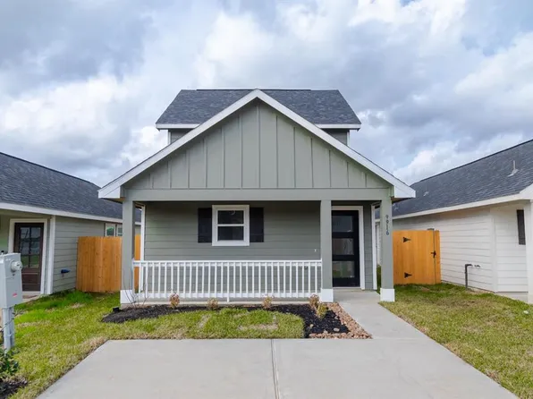9916 Opal Stone Way, Conroe, TX 77306