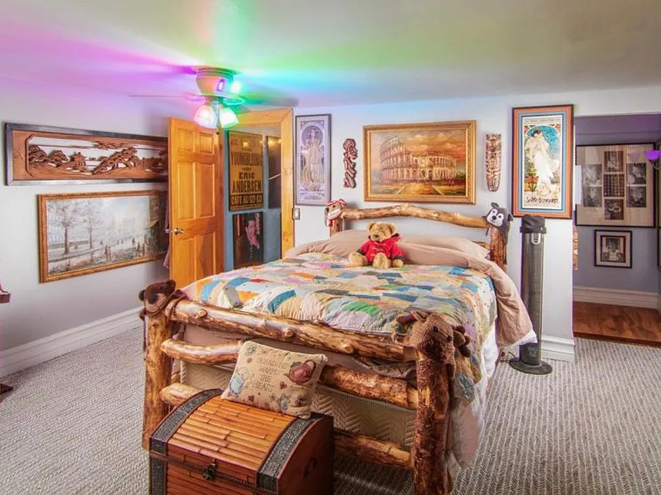 FURNISHED MASTER BEDROOM FOR VIEWING PURPOSES ONLY.