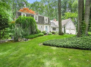 22 Powder Mill Ln, Trumbull, CT 06611