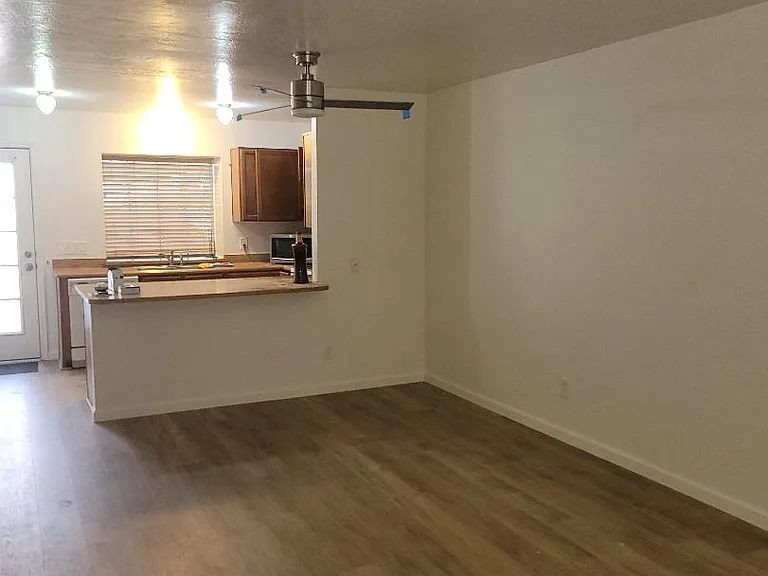 8111 W Wacker Rd #5 — Photo 3