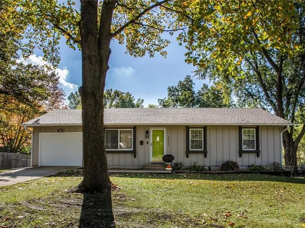 2205 Meadowlark Dr, Harrisonville, MO 64701