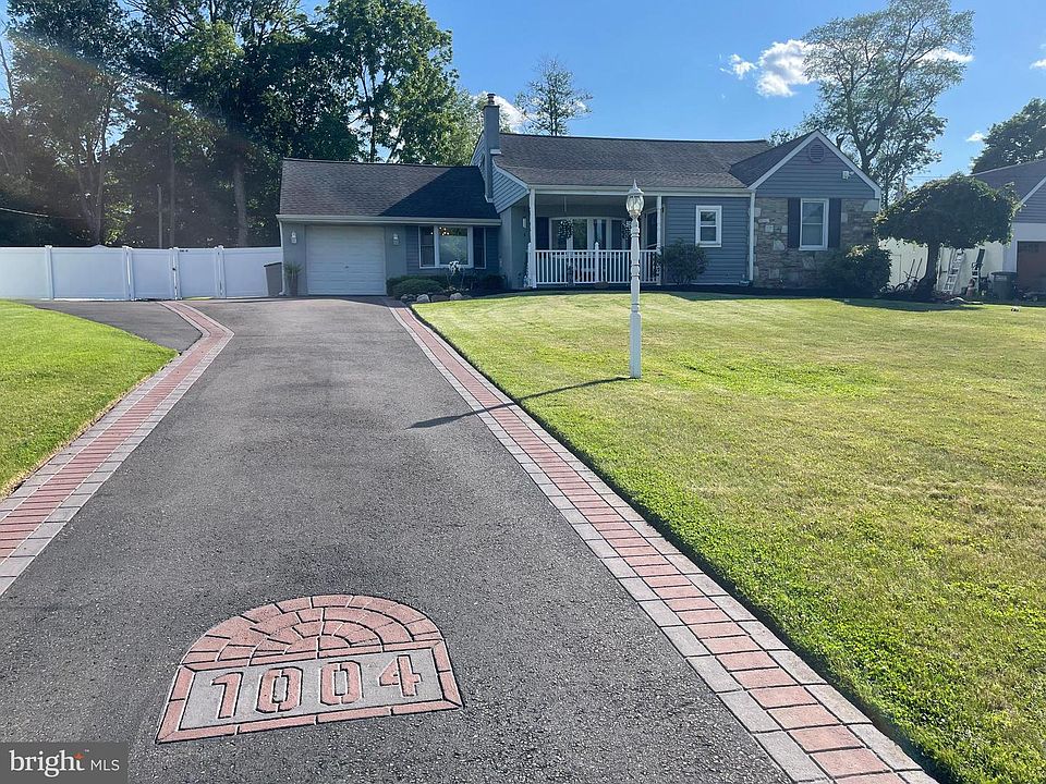 1st image of 1004 Hillside Dr