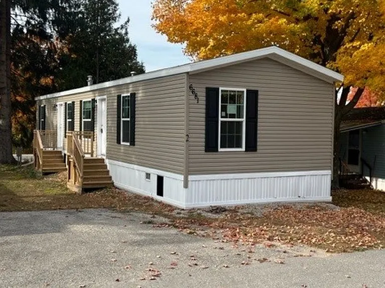 6747 Ash Dr — Photo 1