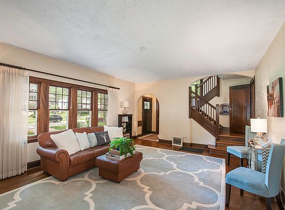 4th image of 39 Drexel Ave