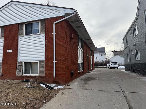 5th image of 3424 Douglas Rd