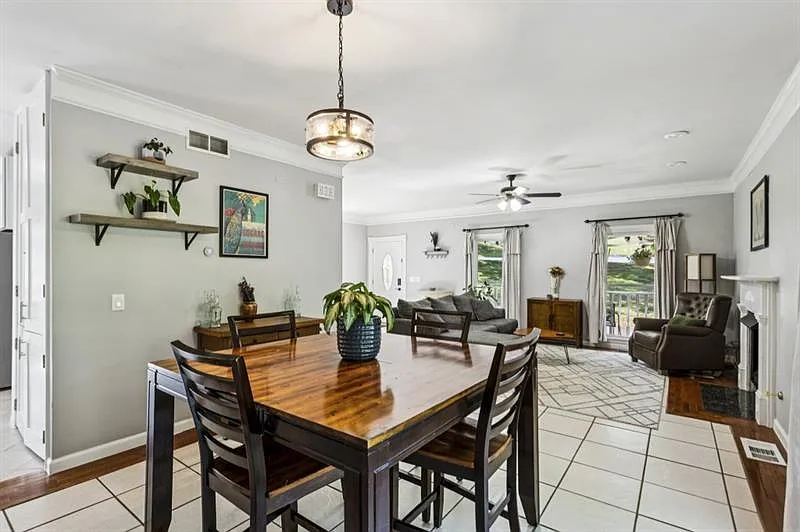 3 bed, 2.5 bath, 1836 sqft, $2,500 — Photo 4