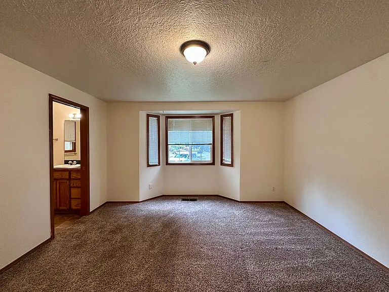 Adorable and Spacious!! Troutdale Duplex in Cul-de-sac!! — Photo 12