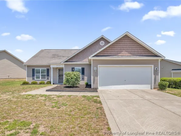 2544 Hunting Bow Dr, Hope Mills, NC 28348