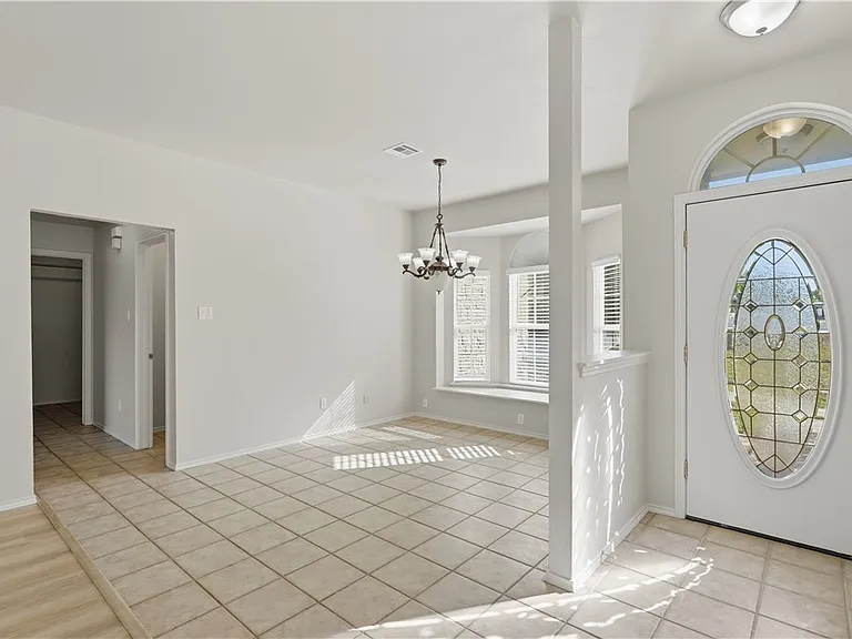 821 Benning — Photo 4