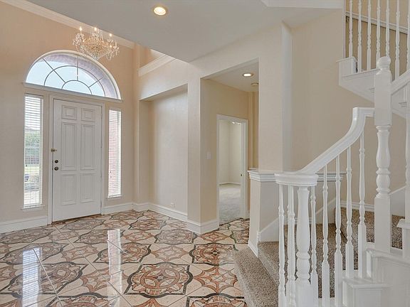 4th image of 1404 Parkwood Dr