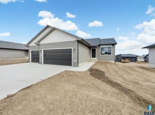 628 N Yankee Ave, Sioux Falls, SD 57110