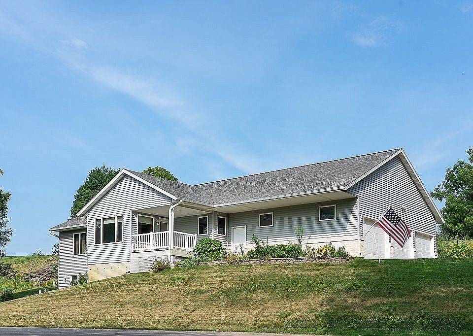 1st image of 1713 Lake Front Dr NE