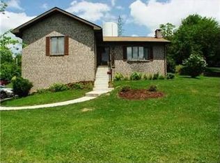 121 New Orchard Dr, Tarentum, PA 15084