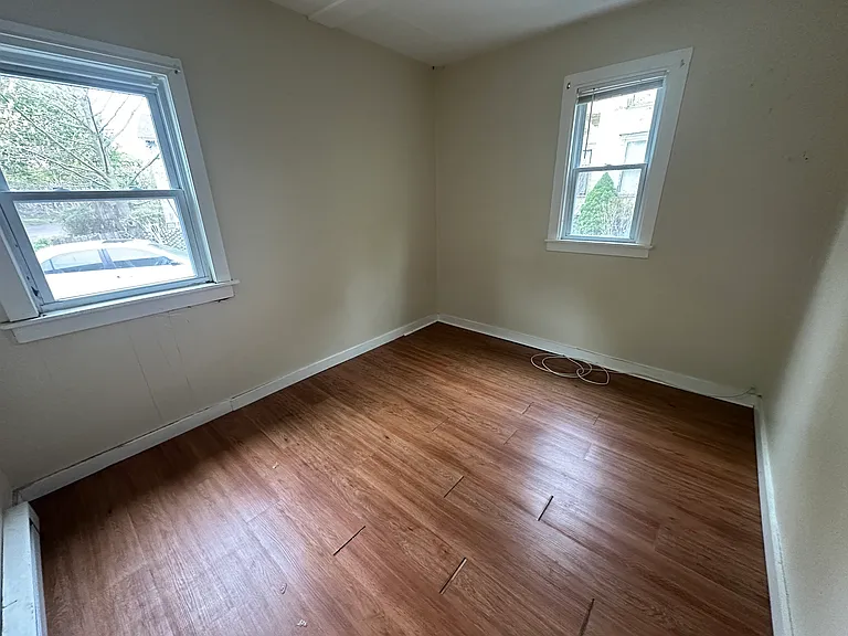 160-162 Young St #2 — Photo 9