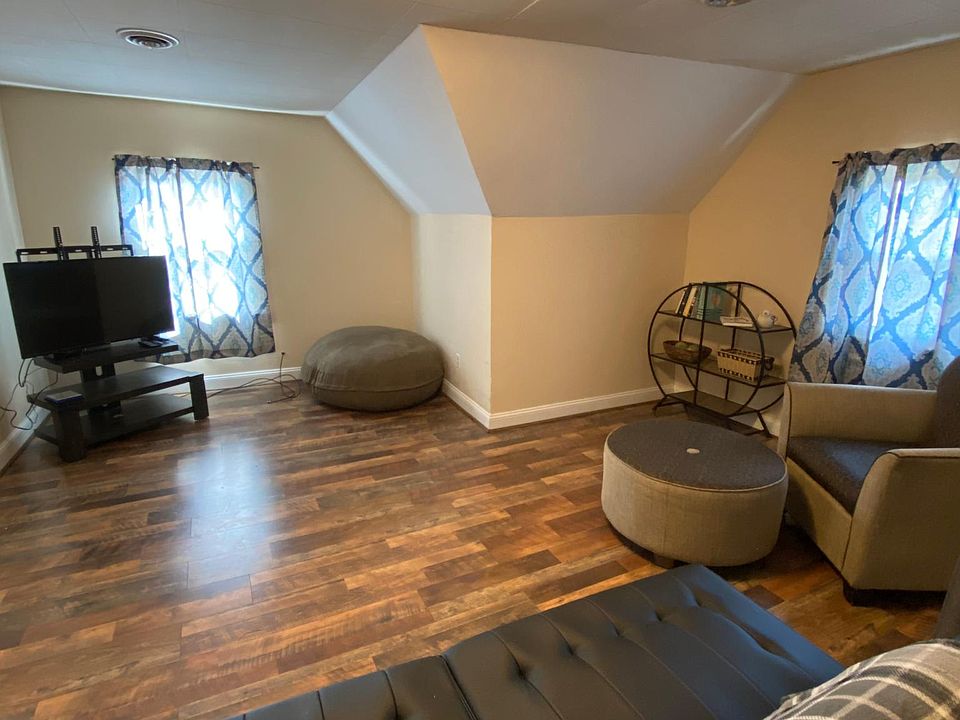 1st image of 143 Wells Rd