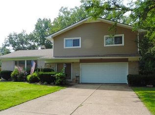 2828 Meldon Blvd, Beachwood, OH 44122