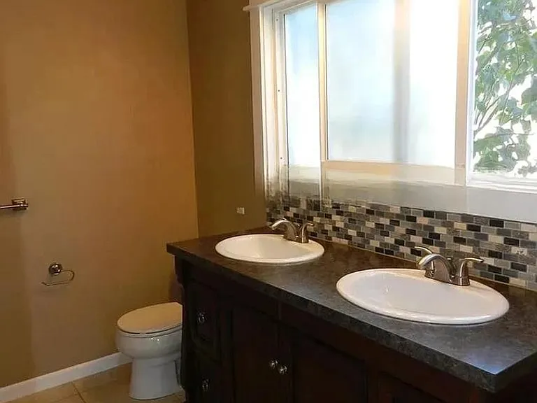 298 Reynolds St S — Photo 7