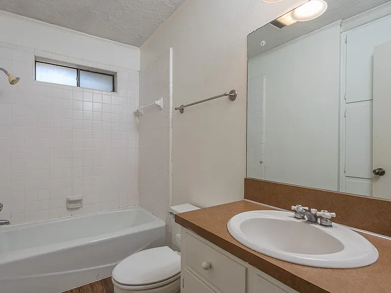 2805 Normand Dr — Photo 10