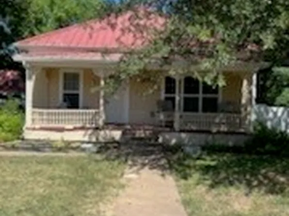 201 Butler St, Trenton, TX 75490