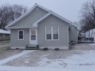 5922 Troy Mills Rd, Coggon, IA 52218