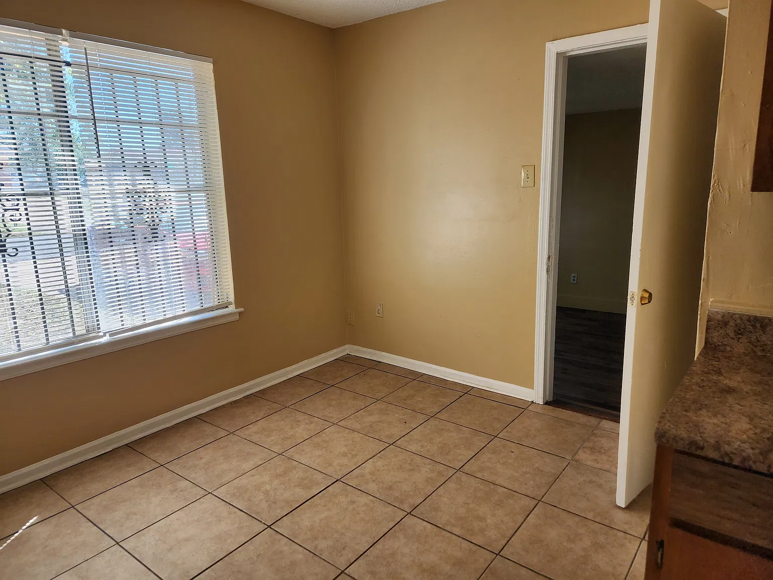 4 bed, 1.5 bath, 1389 sqft, $1,150 — Photo 4
