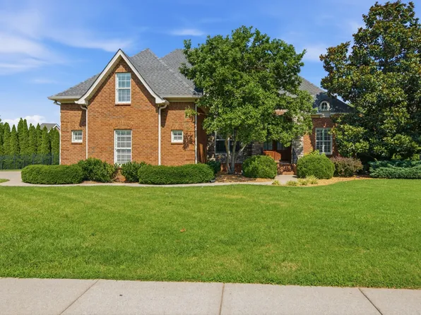 2926 Frank Robinson Dr, Murfreesboro, TN 37130