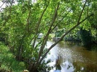 2823 Riverview Dr, Naples, FL 34112