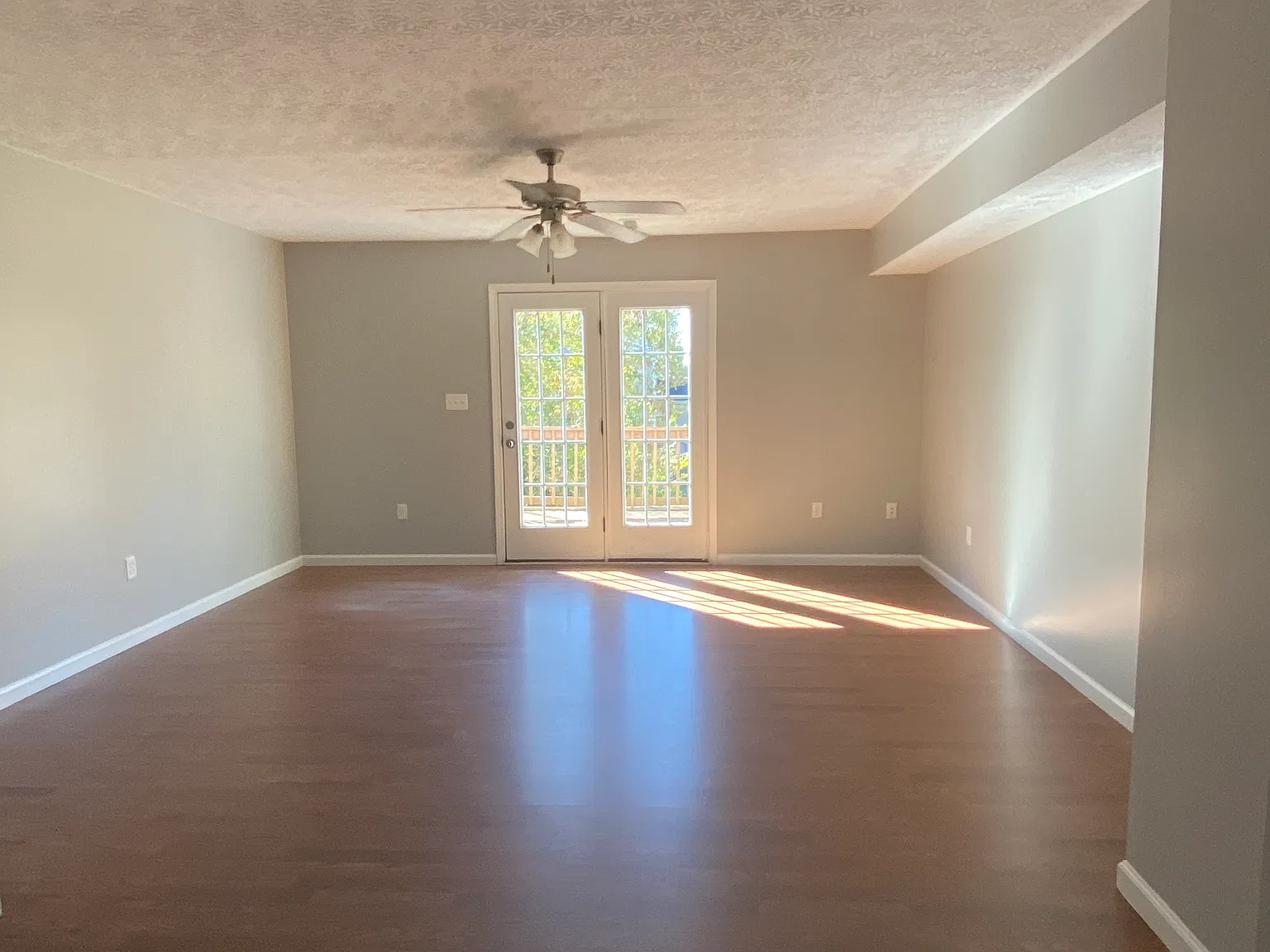 2 bed, 1.5 bath, 1075 sqft, $1,050 — Photo 2