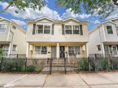369-371 Halladay St, Jersey City, NJ, 07304