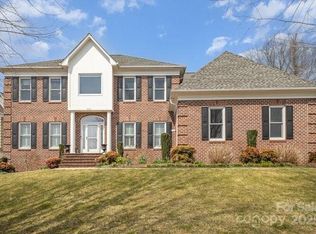 4421 3rd St NW, Hickory, NC 28601