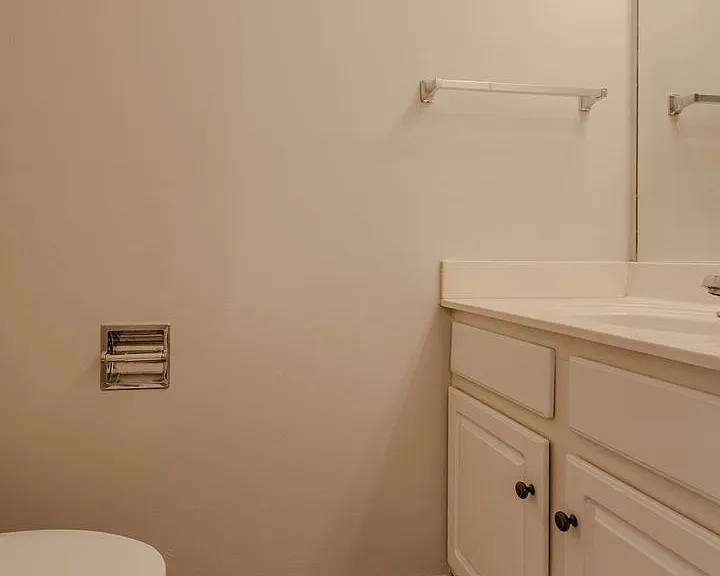 100 Woodstone Dr #27 — Photo 8
