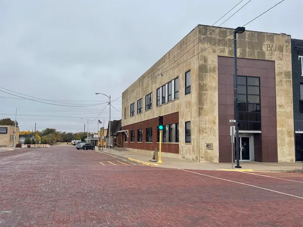 802 N Main St, Russell, KS 67665