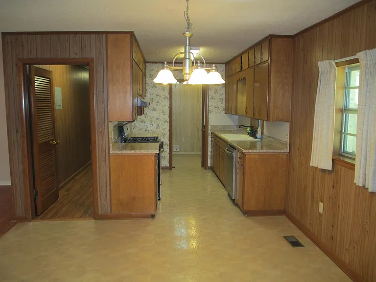 1828 Robins St — Photo 5