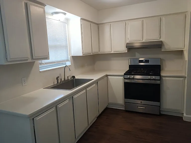 1720 Rockbridge Ter #B — Photo 3